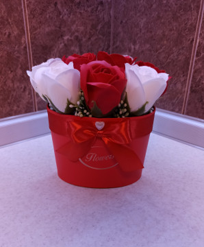 Букет из 9 мыльных роз в овальной коробке